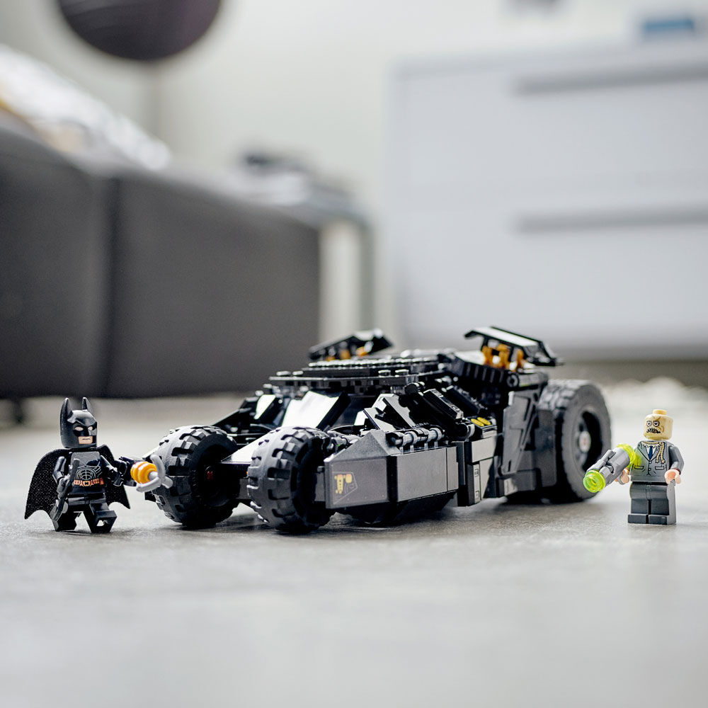 LEGO DC Batman La Batmobile Tumbler l affrontement de l Epouvantail 76239 422 pieces