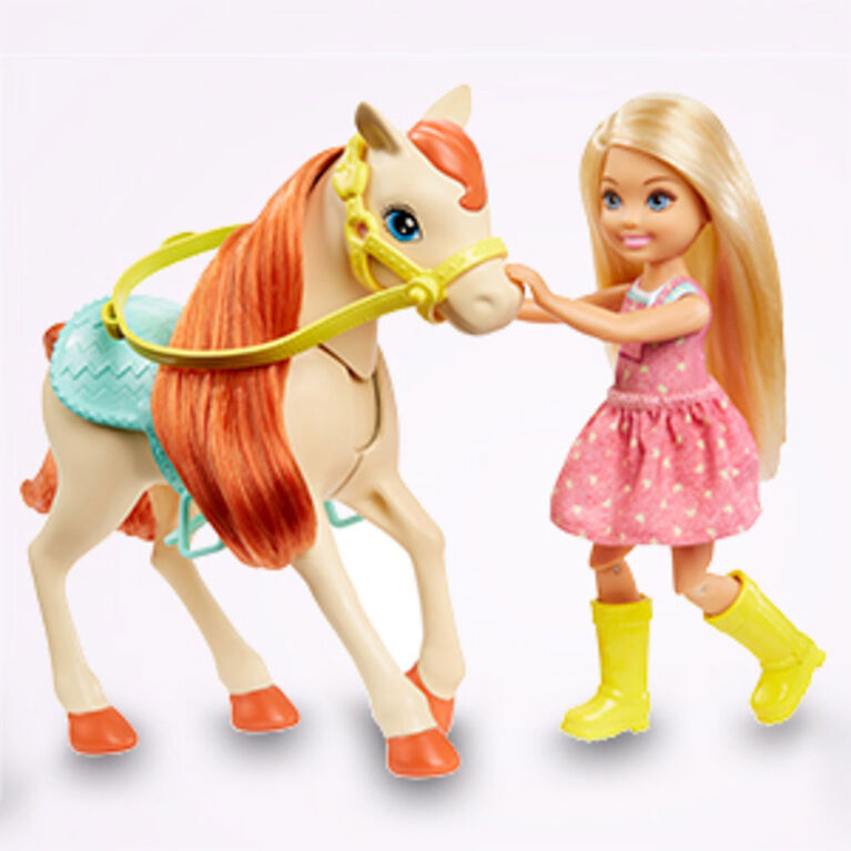 Coffret de jeu BARBIE avec poupées Barbie et Chelsea, 2 chevaux et plus de 15 accessoires