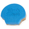 Kinetic Sand, Moule Coquillage contenant 127 g de sable bleu fluo et de sable de plage Kinetic Sand