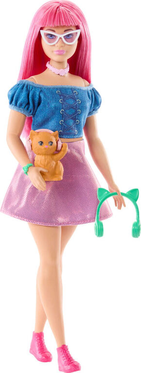 Barbie Mysteries: Beach Detectives Daisy Doll in Signature Outfit with Pet & Accessories