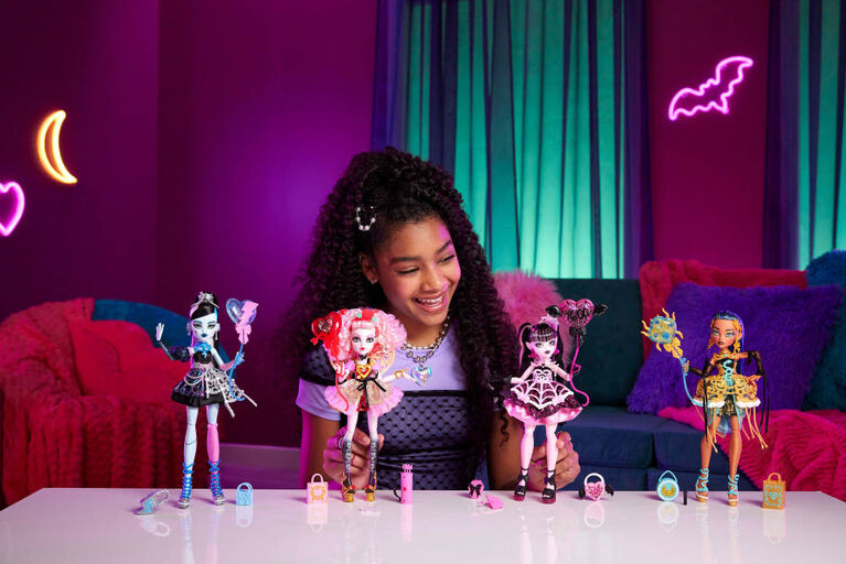 Monster High Scary Sweet Birthday Frankie Stein Doll in Party Dress with Balloon & Gift
