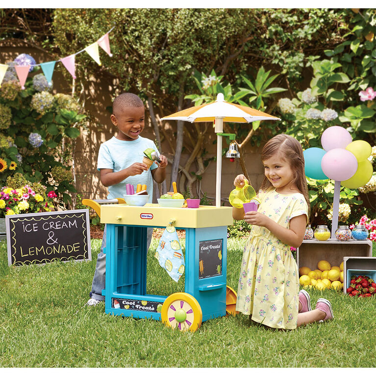 Little Tikes 2-in-1 Lemonade & Ice Cream Stand with 25 Accessories and Chalkboard