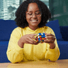 Rubik's Re-Cube, Le cube 3x3 original fabriqué avec 100 % de plastique recyclé, Puzzle 3D, Cube à manipuler, Jeu de voyage anti-stress