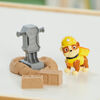 Rubble and Crew, Coffret de figurines articulées Ruben et Mix, avec 85,05 g de sable Kinetic Build-It Sand et 2 jouets de construction portables