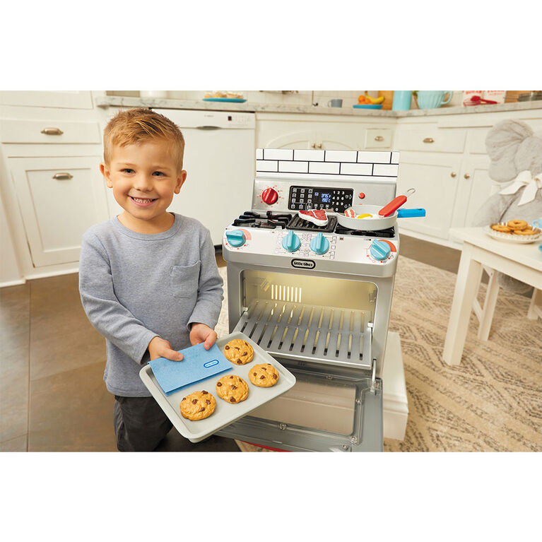 Little Tikes First Oven Realistic Pretend Play Appliance for Kids - English Edition