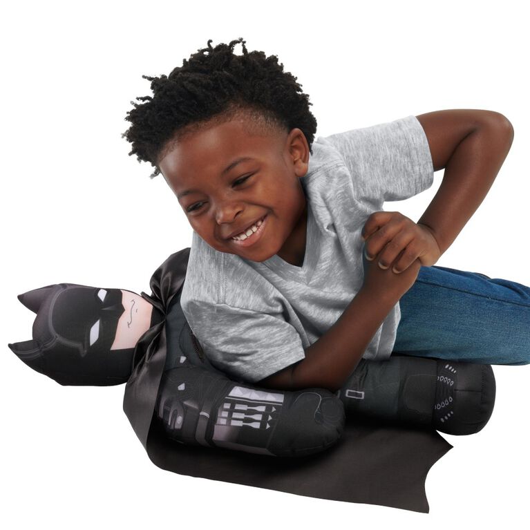 The Batman Bashin' Battler Batman Talking 18-Inch Plush Toy with Light-up Chest and Action Phrases - English Edition