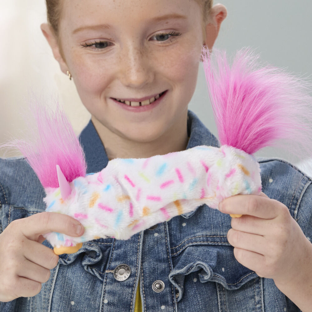 Furby DJ Furblets Berry-Cup-Cake, jouet en peluche