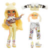 Poupée Rainbow High Winter Break Sunny Madison - Poupée-mannequin Winter Break jaune et jouet avec 2 tenues complètes de poupée, paire de skis et accessoires d'hiver pour la poupée