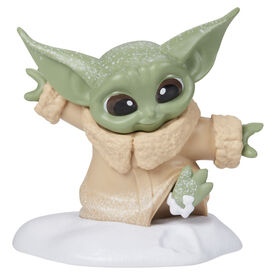 Star Wars The Bounty Collection Grogu, Série 4, figurine statique de 5,5 cm, marche dans la neige