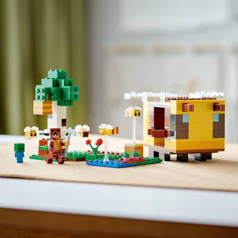 LEGO Minecraft Le chalet des abeilles 21241; Jeu de construction (254 pièces)