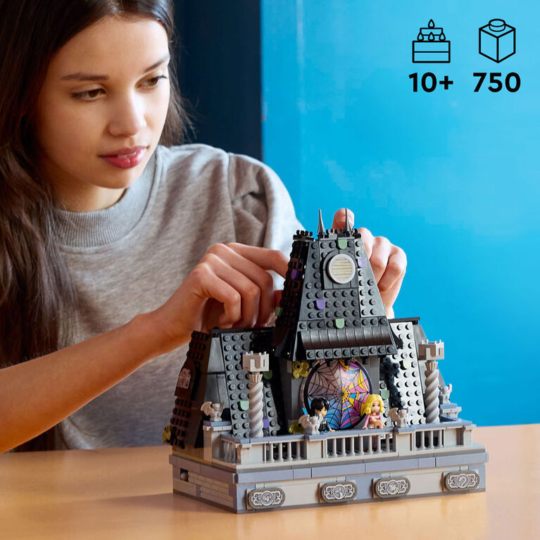 LEGO Mercredi : Le dortoir de Mercredi et Enid, Cadeau de l'Académie Nevermore, 4 minipoupées 76781
