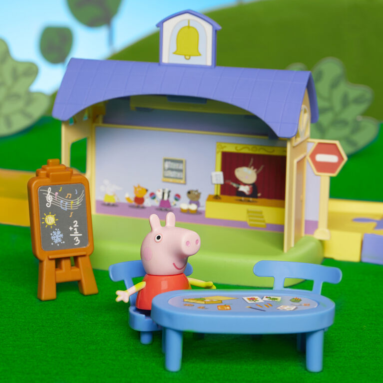 Peppa Pig - All Around Peppa's Town Set with Adjustable Track; Includes Vehicle and 1 Figure - French Edition