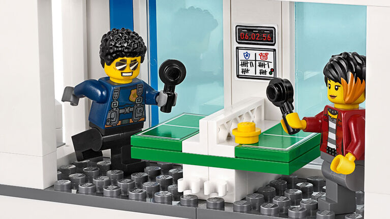 LEGO City Police Le commissariat de police 60246 (743 pièces)