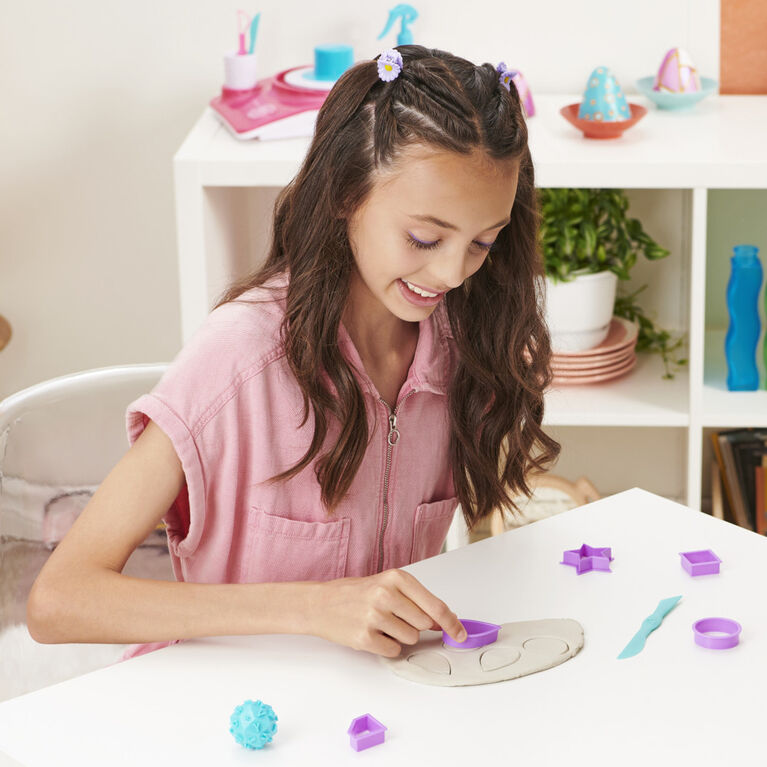 Cool Maker, Clay Your Way, Coffret créatif de poterie avec 6 disques d'argile séchant à l'air, peinture et outils