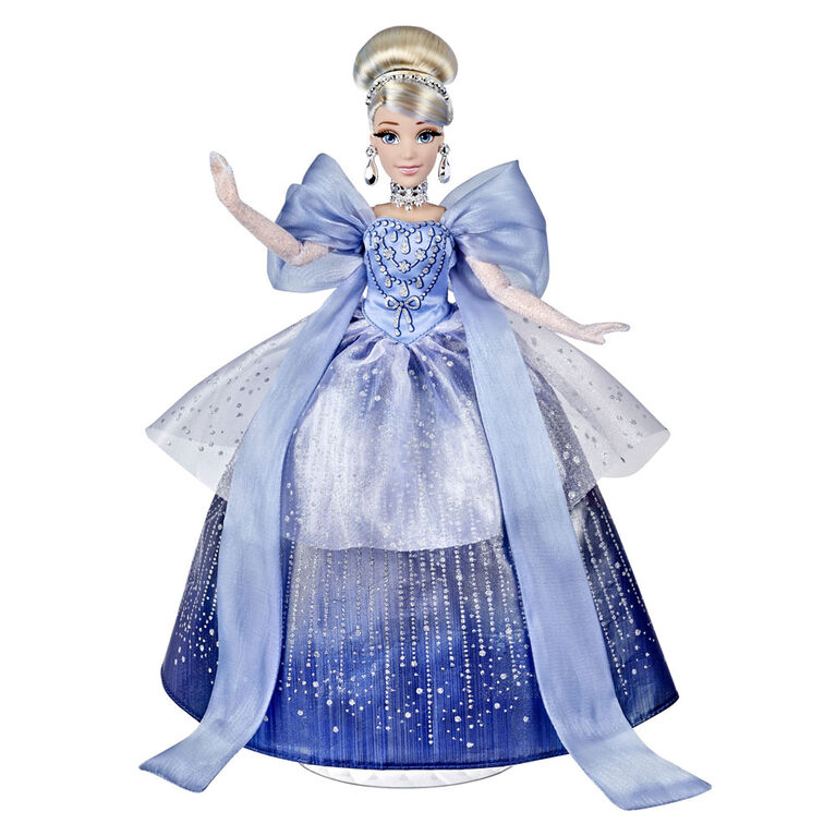 Disney Princess, série Style, Cendrillon style des Fêtes, poupée mannequin de collection pour Noël 2020 avec accessoires