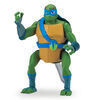 Rise of the Teenage Mutant Ninja Turtles - Figurine articulée Leonardo attaque ninja par salto arrière.