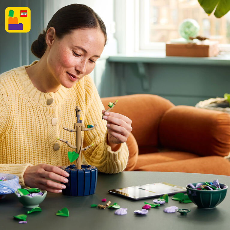 LEGO Botanicals Hibiscus Flower Building Set - DIY Home & Office Decor for Adults, Ages 18+ - 10372