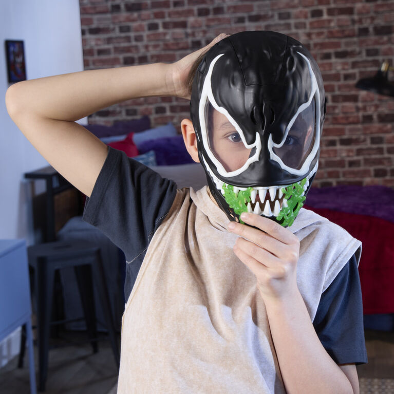 Marvel Spider-Man VenomVersus Venom Glow-In-The-Dark Mask, Super Hero Toys - English Version Marvel Spider-Man VenomVersus Venom Glow-In-The-Dark Mask, Super Hero Toys - English Version