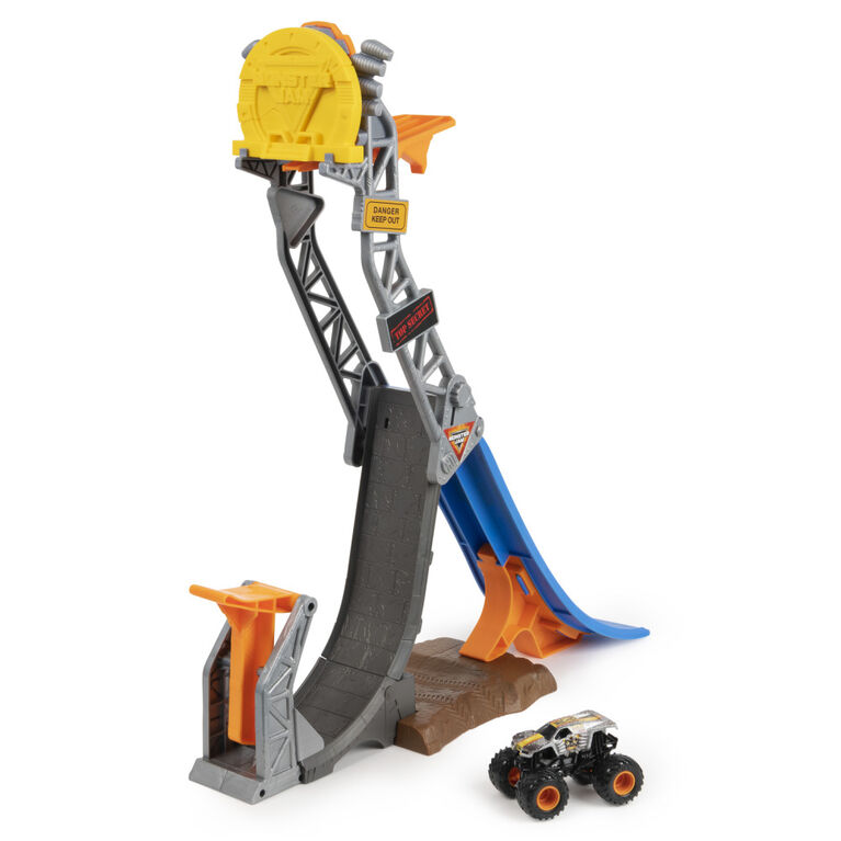 Monster Jam, Official Max-D Break Free Playset with Exclusive 1:64 Scale Max-D Die-Cast Monster Truck