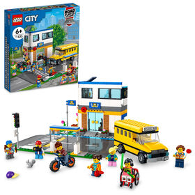 LEGO City La journée d'école 60329 Ensemble de construction (433 pièces)