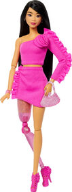 Barbie Style de Luxe Poupée 2, Barbiecore, jambe artificielle