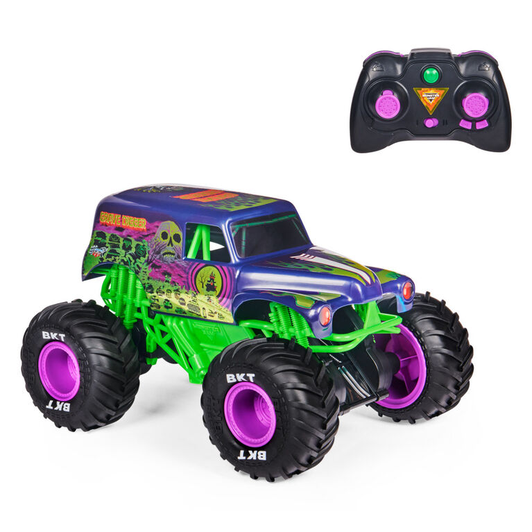 Monster Jam, Official Grave Digger Freestyle Force, Remote Control Car, 1:15 Scale