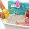 Coffret de jeu Barbie Skipper Babysitters Inc. avec baignoire, poupée Skipper Gardienne d'enfants et poupée de tout-petit avec bouton pour actionner les bras