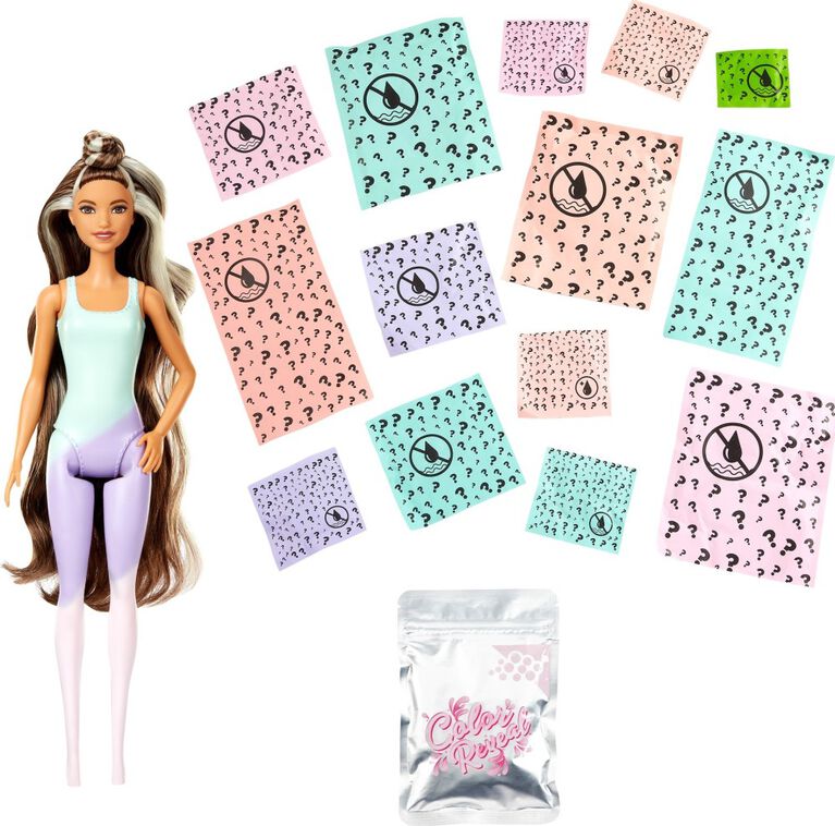 Poupée et accessoires ​Sunshine and Sprinkles Barbie Color Reveal, incluant parapluie à fonction d'eau et changement de couleur, thème de soleil et de nuages