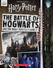 Harry Potter: The Battle of Hogwarts and the Magic Used to Defend It - Édition anglaise