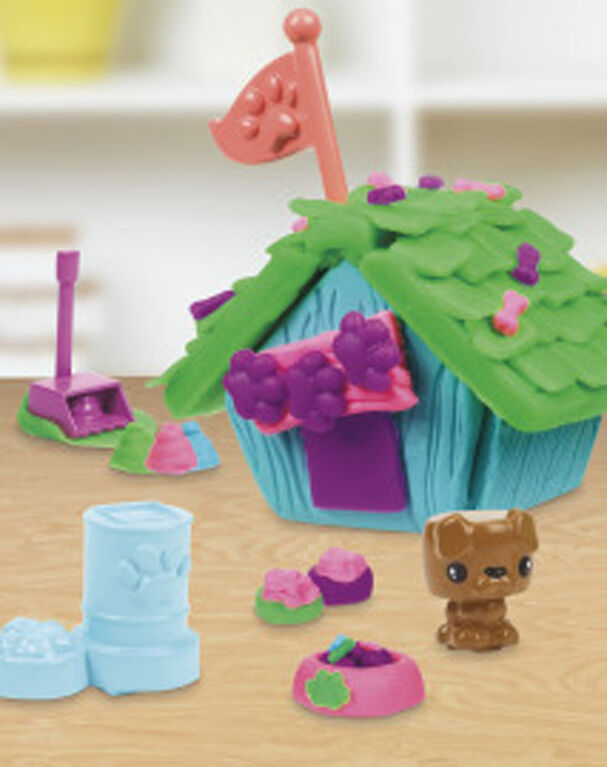 PlayDoh Builder Doghouse Mini Animal Building Kit with 3 PlayDoh Cans