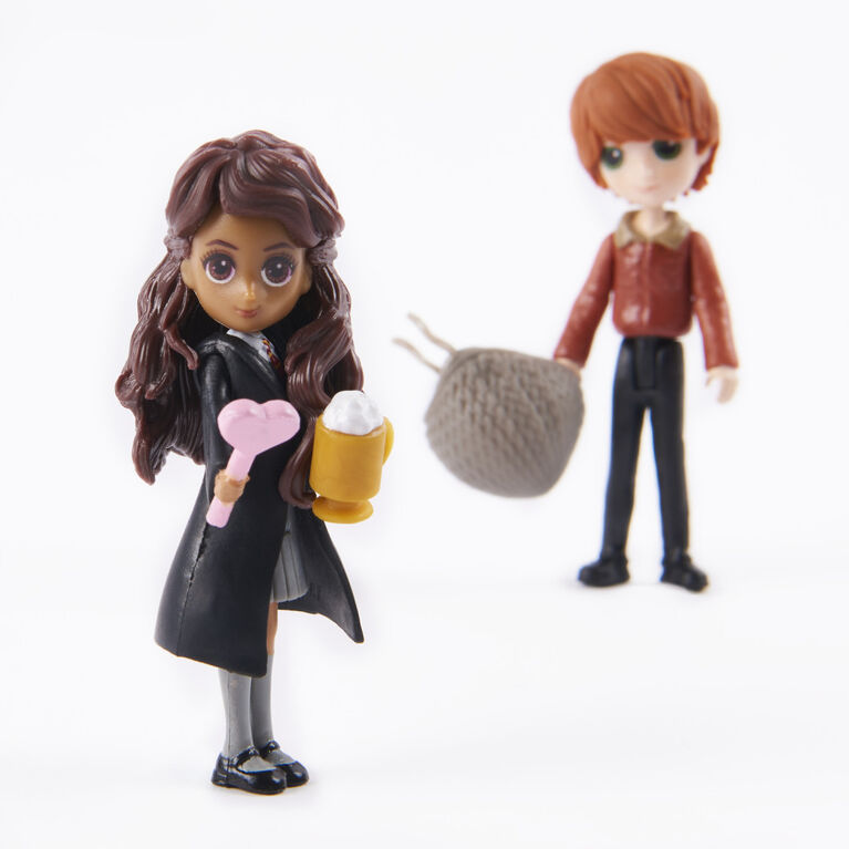 Wizarding World Harry Potter, Magical Minis, Coffret de figurines Ron Weasley et Parvati Patil avec 2 accessoires