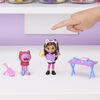 DreamWorks Gabby's Dollhouse, Flower-rific Garden Set with 2 Toy Figures, 2 Accessories, Delivery and Furniture Piece