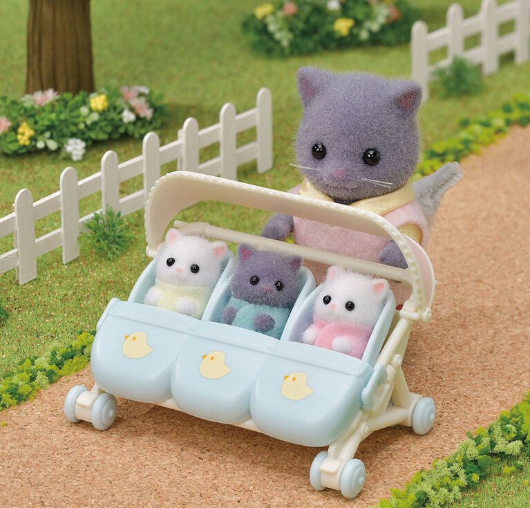 Calico Critters Persan Chat Triplets, Ensemble de 3 figurines de poupée à collectionner avec accessoire de berceau