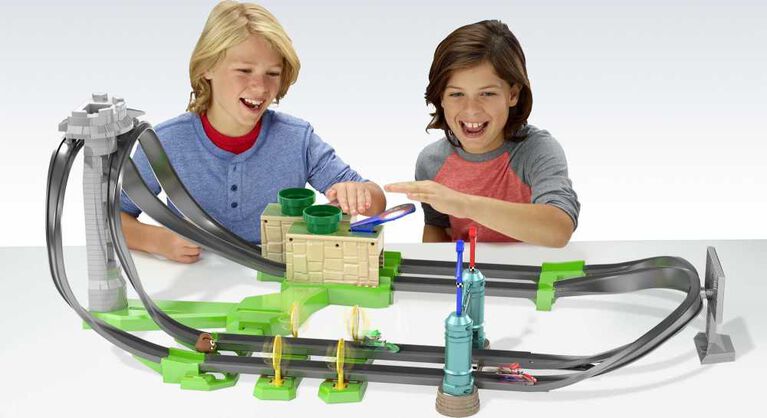 Hot Wheels Mario Kart Circuit Lite Track Set