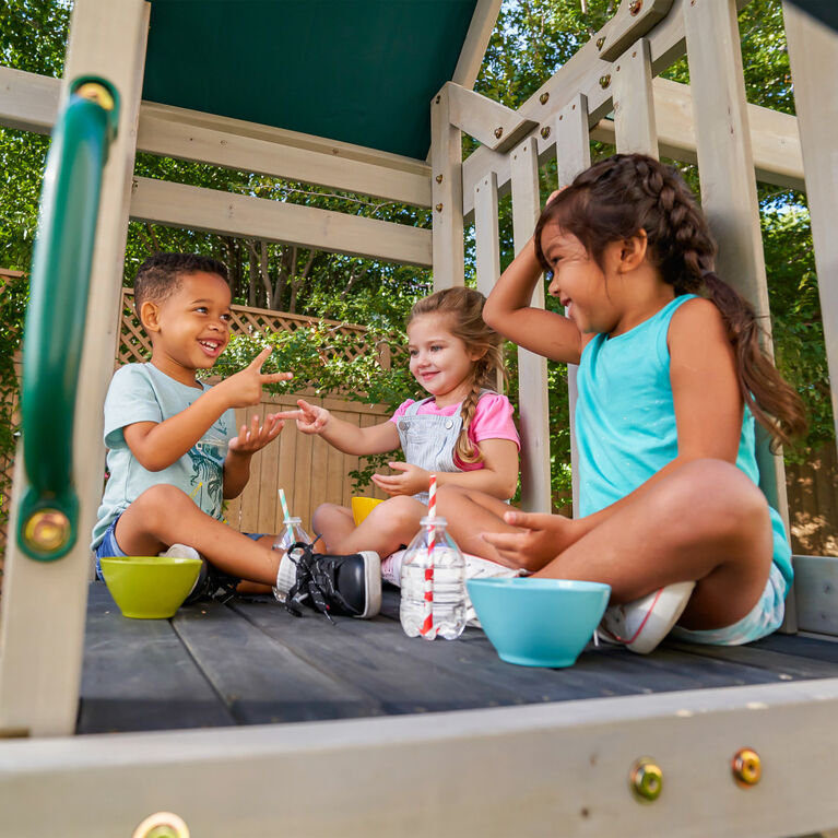 KidKraft Ensemble de balançoires en bois La tour du parc comprenant une glissoire, une cage à grimper et trois balançoires