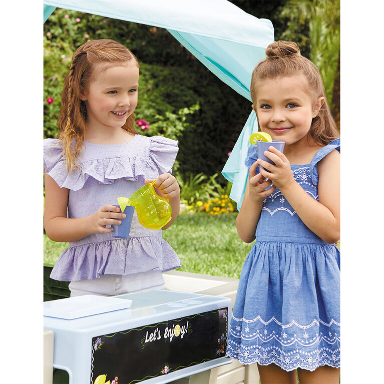 Maisonnette de jeu de rôle de jardin Little Tikes avec cuisine factice, jardin et auvent