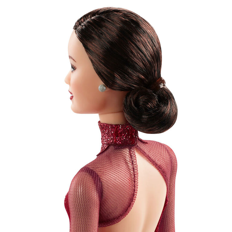 Poupée ​Tessa Virtue Barbie Shero articulée, vêtue d'une tenue de patineuse artistique pourpre et de patins à glace