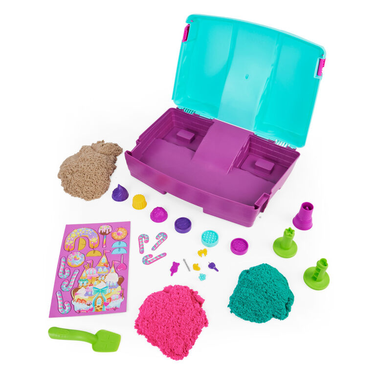 Kinetic Sand Sandyland with 2lbs of Kinetic Sand, Portable Playset with 15+ Tools, Made with Natural Sand, Includes Scented and Colored Kinetic Sand - R Exclusive