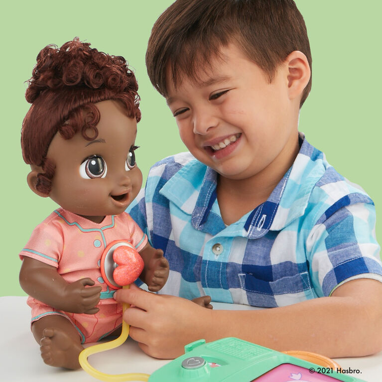 Baby Alive poupée Lulu Achoo, poupée interactive de 30 cm, cheveux noirs