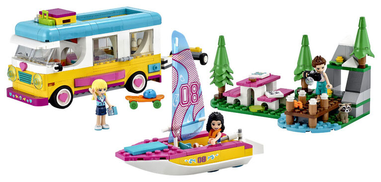 LEGO Friends L'autocaravane et le voilier dans la forêt 41681 (487 pièces)