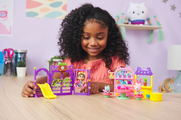 Gabby's Dollhouse, Fête dans le jardin de Kitty Fairy, Coffret de 18 pièces avec 3 figurines, jouets surprises et accessoires maison de poupée
