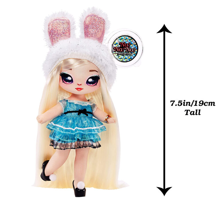 Poupée-mannequin Na Na Na Surprise 2 en 1 et sac à main métallique de la série Glam - Alice Hops, poupée blonde avec robe bleu chatoyante et oreilles de lapin avec le sac à main lapin blanc
