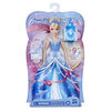 Disney Princess, Princesse et surprises, poupée mannequin Cendrillon avec 10 vêtements et accessoires, surprises cachées