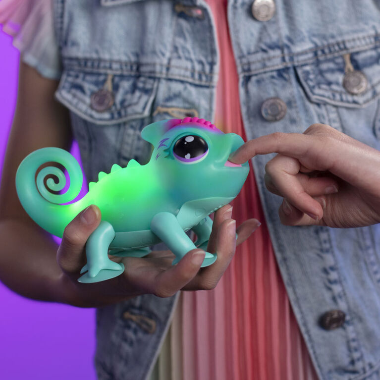 Little Live Pets - Bright Light Chameleon: Sunny | Toys R Us Canada