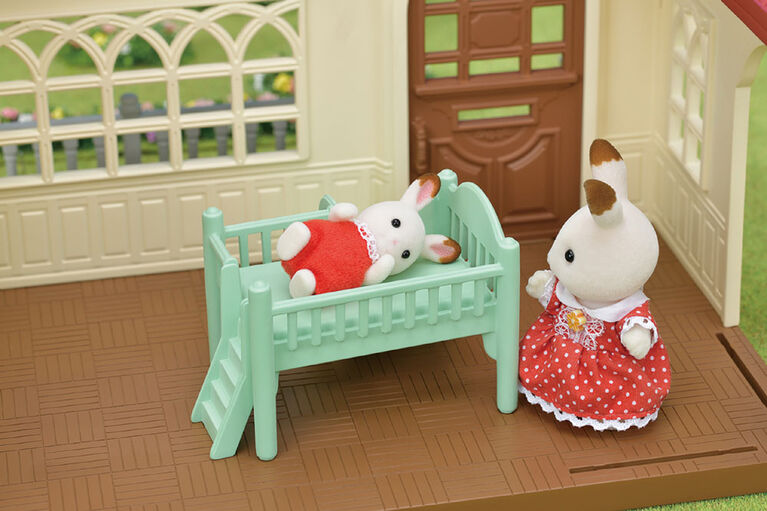 Calico Critters Sweet Raspberry Home Gift Set, Dollhouse Playset avec 3 figurines à collectionner, meubles et accessoires