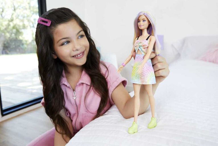 Barbie- Fashionistas- Poupée 190, mèches mauves, robe combishort