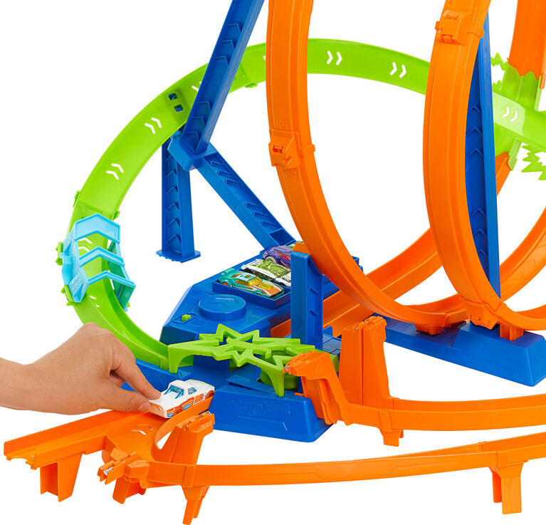 Hot Wheels Track Set with 5 Crash Zones, Motorized Booster and 1 Hot Wheels Car