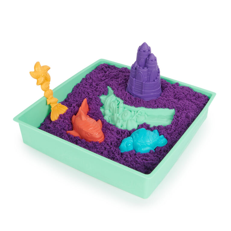 Kinetic Sand Sandbox Set, 1lb Purple Play Sand, Sandbox Storage, 4 Molds and Tools, Sensory Toys