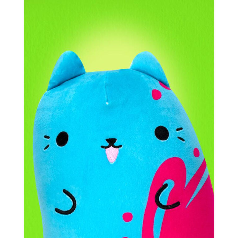 Cats vs Pickles! Huggers Starla R Exclusive Toys R Us Canada
