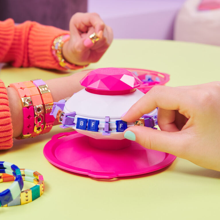 Make and remake bracelets all day with Cool MakerPOPSTYLE bracelet